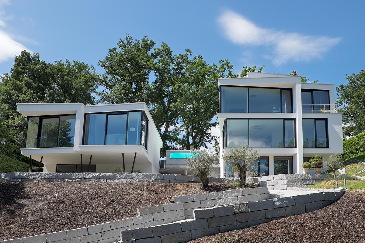 Zwillingshäuser über den Dächern Freiburgs