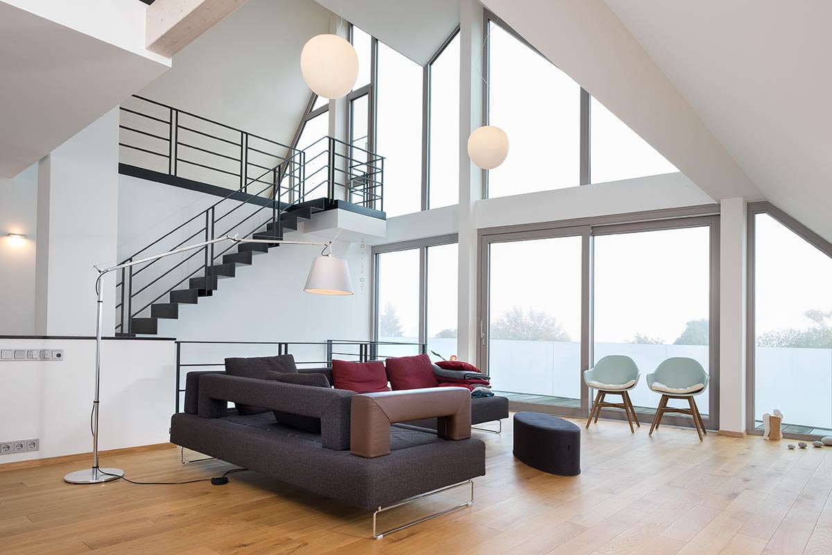 Wohnhaus mit gefaltetem Dach